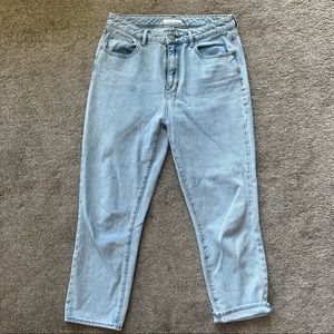 PacSun light-washed “mom” jeans!